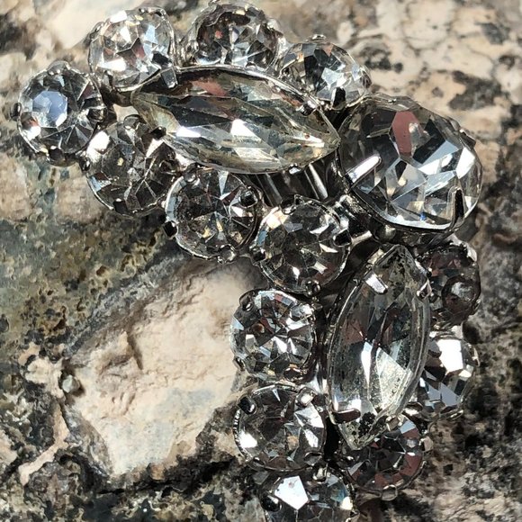 Clip On Vintage Rhinestone Earrings - Picture 4 of 6